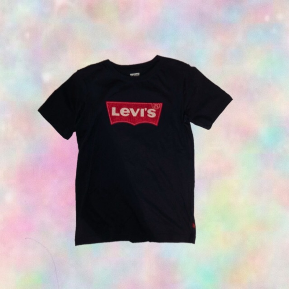 navy levi’s t-shirt